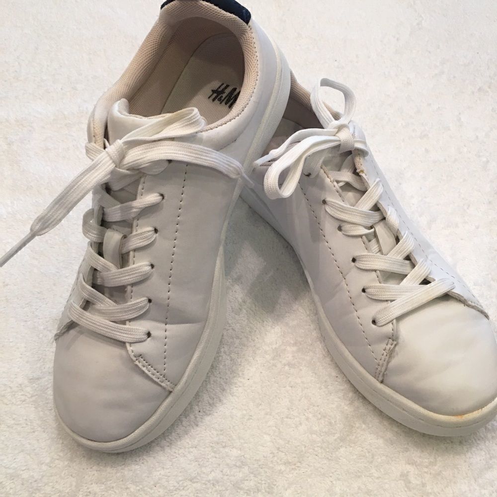 White athletic tennis shoes H & M size 4.5 lace up - Picture 7 of 9